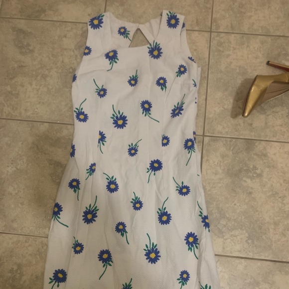 Sunflowered white dress - Picture 2 of 7